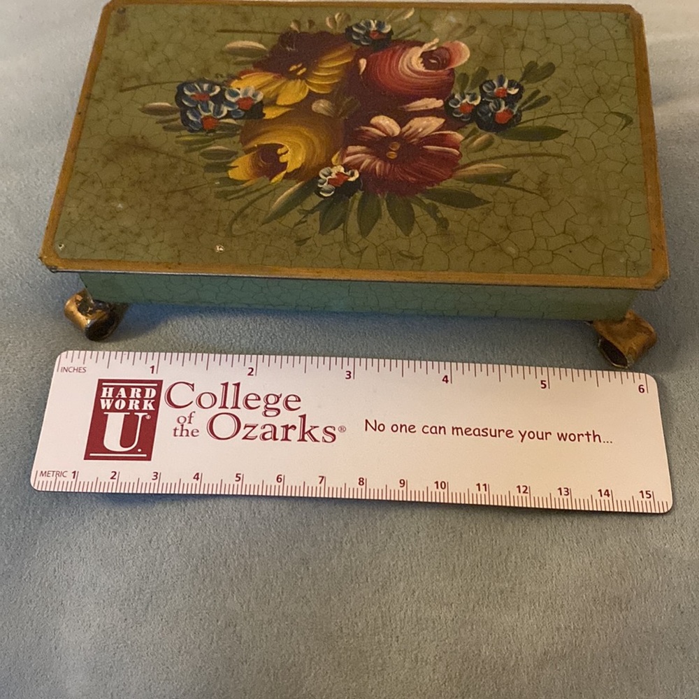 Vintage Dutch Toleware Metal Cigarette Box on Feet - Picture 15 of 16